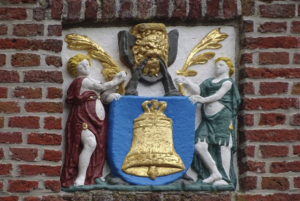 Franeker Avend bij de biblioteek. Foto: https://ontdekdebieb.op-shop.nl/16448/franeker-avend-met-pubquiz-over-de-franeker-bij-en-skeldnamen/29-10-2026